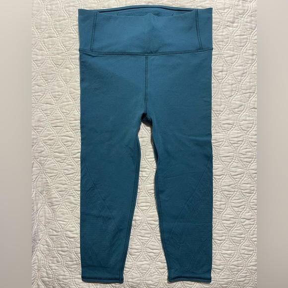 # 206- LULULEMON -Reveal Crop Interconnect - Picture 3 of 7